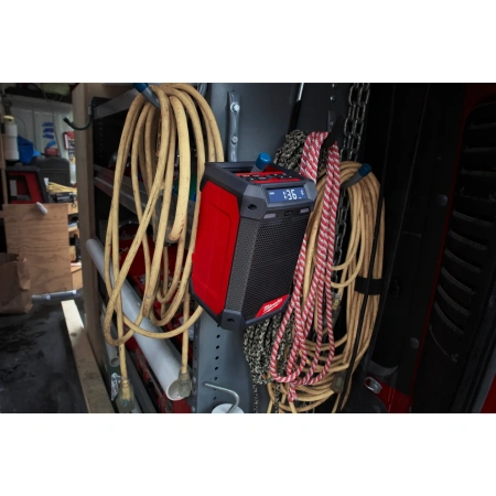 Аккумуляторное радио DAD+/зарядное устройство Milwaukee M12 RCDAB+-0  (Арт. 4933472114)