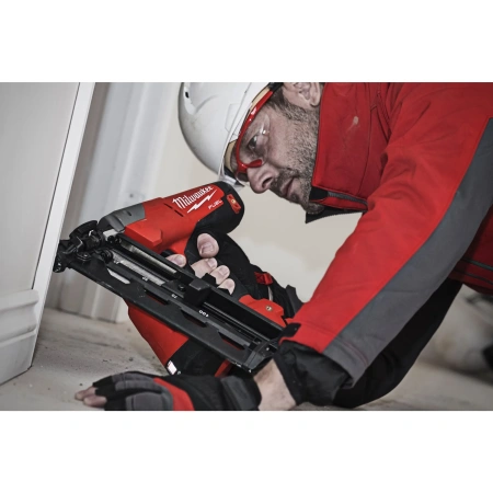Аккумуляторный гвоздезабиватель(нейлер) с наклонным магазином Milwaukee M18 CN16GA-202X FUEL  (Арт. 4933451570)