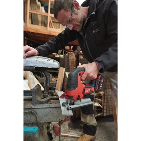 Аккумуляторный лобзик Milwaukee M18 BJS-402C  (Арт. 4933451389)