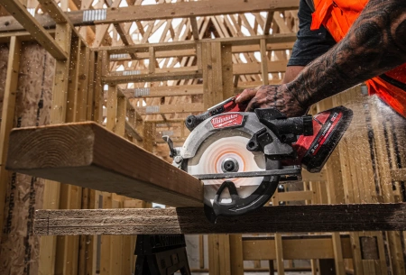 Аккумуляторная циркулярная пила по дереву Milwaukee M18 FCS552-0 FUEL (замена для 4933446223) (Арт. 4933493587)