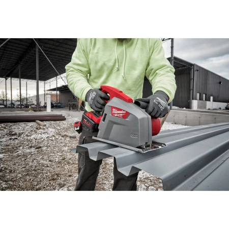 Аккумуляторная циркулярная пила по металлу Milwaukee M18 FMCS66-121C FUEL  (Арт. 4933472111)