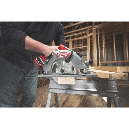 Аккумуляторная циркулярная пила по дереву Milwaukee M18 FCS66-0 FUEL  (Арт. 4933464725)