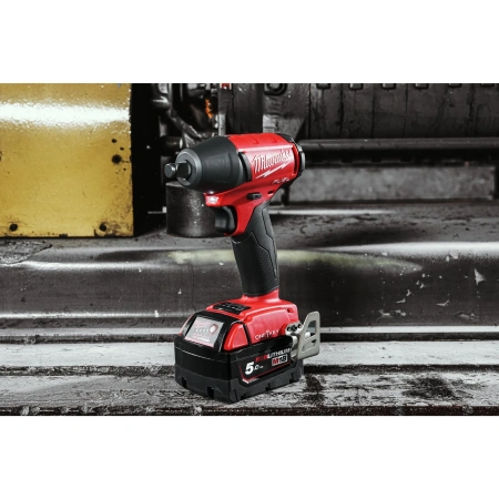 Аккумуляторный ударный гайковерт с фиксацией фрикционным кольцом Milwaukee M18 ONEIWF12-502X FUEL ONE-KEY (1/2'')  (Арт. 4933451374)
