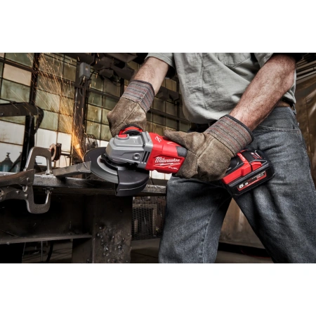 Аккумуляторная углошлифовальная машина (УШМ, Болгарка) Milwaukee M18 FHSAG125 XB-552X FUEL 125мм   (Арт. 4933471079)