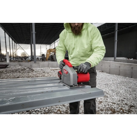Аккумуляторная циркулярная пила по металлу Milwaukee M18 FMCS66-121C FUEL  (Арт. 4933472111)