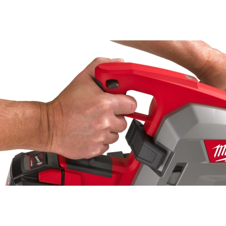 Аккумуляторная циркулярная пила по металлу Milwaukee M18 FMCS66-121C FUEL  (Арт. 4933472111)