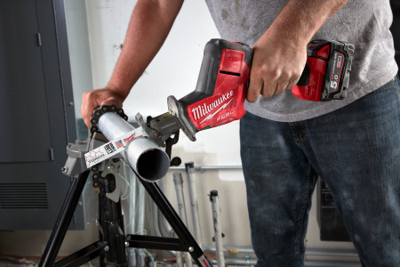 Аккумуляторная компактная сабельная пила Milwaukee M18 FHZ-0 FUEL (Арт. 4933498064)