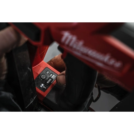Аккумуляторный гвоздезабиватель(нейлер) с наклонным магазином Milwaukee M18 FN16GA-0X FUEL (Арт. 4933478094)