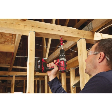 Аккумуляторная ударная дрель-шуруповерт Milwaukee M18 BPD-402C  (Арт. 4933443520)