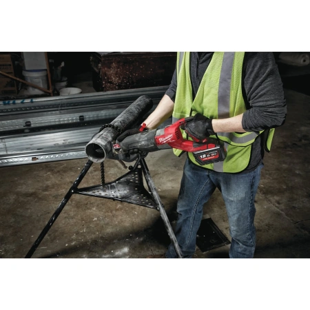 Аккумуляторная сабельная пила Milwaukee M18 FSX-121C FUEL SUPER SAWZALL  (Арт. 4933464484)