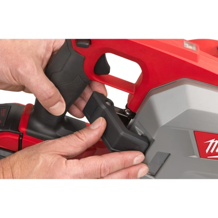 Аккумуляторная циркулярная пила по металлу Milwaukee M18 FMCS66-121C FUEL  (Арт. 4933472111)