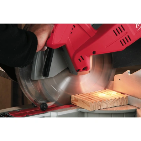 Торцовочная пила Milwaukee MS 304 DB  (Арт. 4933471052)