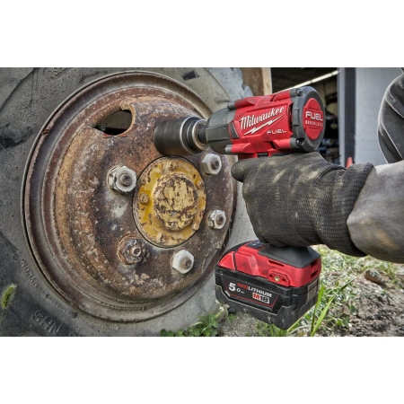 Аккумуляторный среднемоментный ударный гайковерт с фиксацией пином Milwaukee M18 FMTIW2P12-502X FUEL (1/2'')  (Арт. 4933478453)