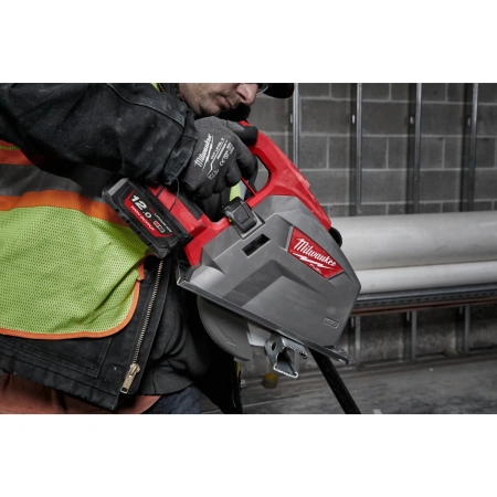 Аккумуляторная циркулярная пила по металлу Milwaukee M18 FMCS66-121C FUEL  (Арт. 4933472111)