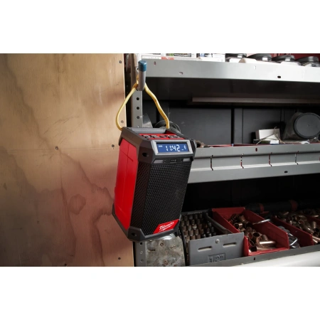 Аккумуляторное радио DAD+/зарядное устройство Milwaukee M12 RCDAB+-0  (Арт. 4933472114)