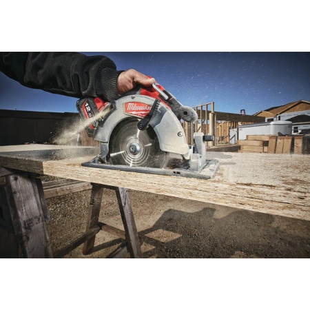 Аккумуляторная циркулярная пила по дереву Milwaukee M18 FCS66-0 FUEL  (Арт. 4933464725)