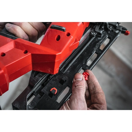 Аккумуляторный гвоздезабиватель(нейлер) с наклонным магазином Milwaukee M18 FN16GA-0X FUEL (Арт. 4933478094)