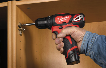 Аккумуляторная безударная дрель-шуруповерт Milwaukee M12 BDD-201C (Арт. 4933479439)