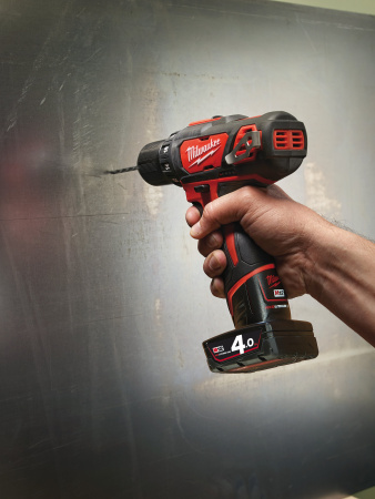 Аккумуляторная безударная дрель-шуруповерт Milwaukee M12 BDD-201C (Арт. 4933479439)
