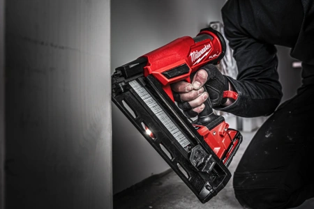 Аккумуляторный гвоздезабиватель(нейлер) с наклонным магазином Milwaukee M18 FN16GA-0 FUEL (Арт. 4933499154)