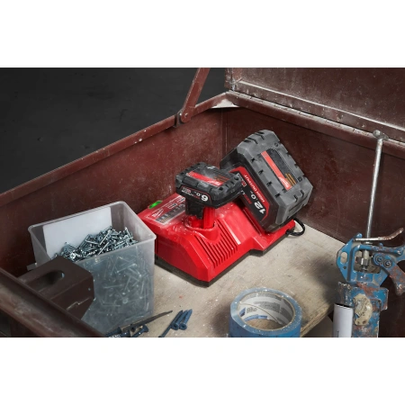 Сверхбыстрое зарядное устройство Milwaukee M12-18 SC  (Арт. 4932471736)