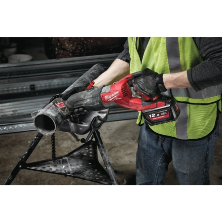 Аккумуляторная сабельная пила Milwaukee M18 FSX-121C FUEL SUPER SAWZALL  (Арт. 4933464484)