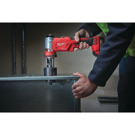 Гидравлический пробойник для отверстий Milwaukee M18 HKP-201C FORCE LOGIC™  (Арт. 4933451202)