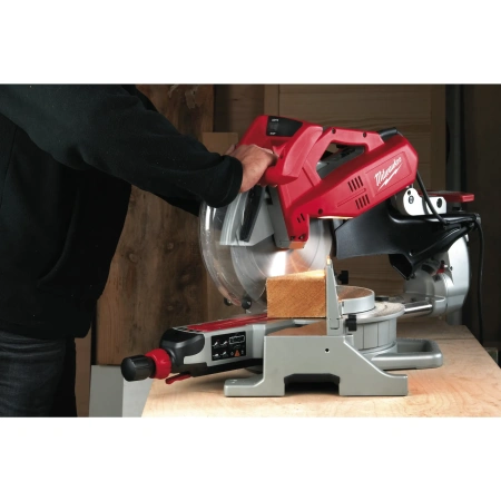 Торцовочная пила Milwaukee MS 304 DB  (Арт. 4933471052)
