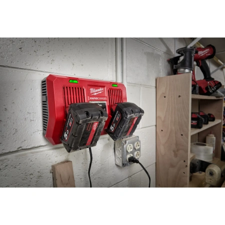 Сверхбыстрое зарядное устройство Milwaukee M18 DFC на 2 порта  (Арт. 4932472073)