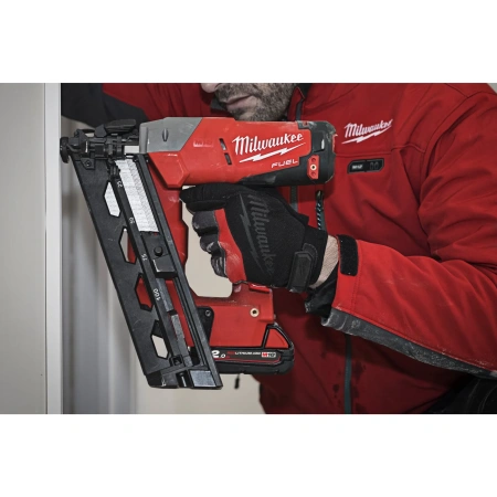 Аккумуляторный гвоздезабиватель(нейлер) с наклонным магазином Milwaukee M18 CN16GA-202X FUEL  (Арт. 4933451570)