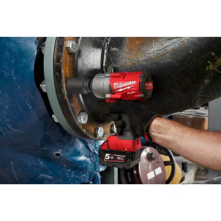 Аккумуляторный высокомоментный ударный гайковёрт с фиксацией пином Milwaukee M18 FHIWP12-502X FUEL (1/2'')  (Арт. 4933459693)