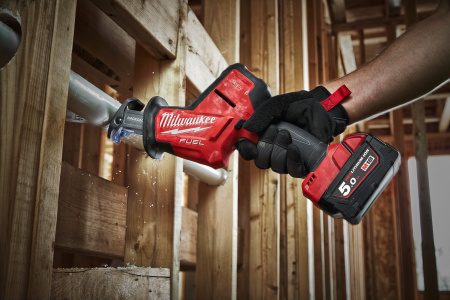 Аккумуляторная компактная сабельная пила Milwaukee M18 FHZ-0 FUEL (Арт. 4933498064)