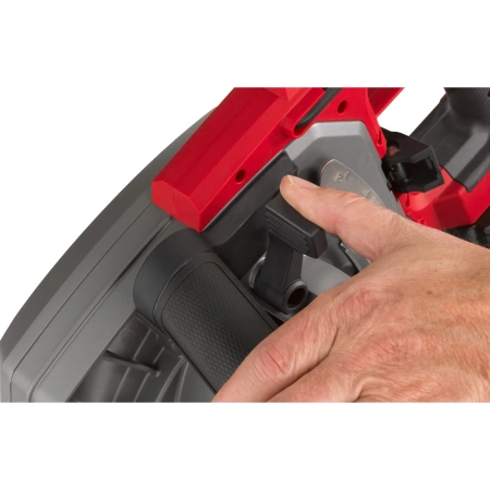 Аккумуляторная циркулярная пила по металлу Milwaukee M18 FMCS66-121C FUEL  (Арт. 4933472111)