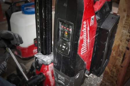 Аккумуляторная установка алмазного сверления Milwaukee MXF DCD150-302C FUEL (Арт. 4933464887)