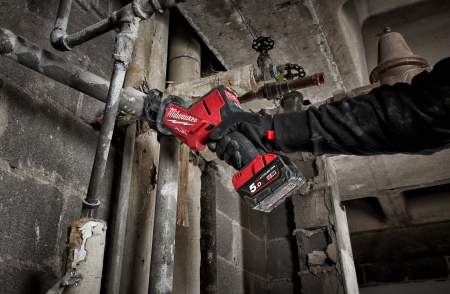 Аккумуляторная компактная сабельная пила Milwaukee M18 FHZ-0 FUEL (Арт. 4933498064)
