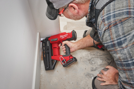 Аккумуляторный гвоздезабиватель(нейлер) с прямым магазином Milwaukee M18 FN16GS-0X FUEL (Арт. 4933493353)