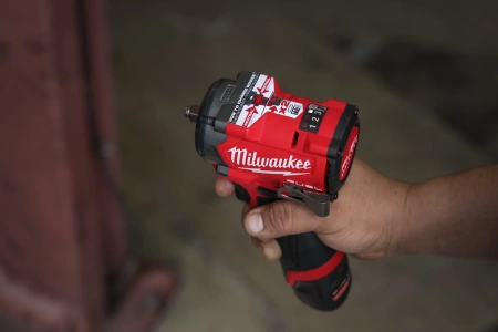 Аккумуляторный субкомпактный ударный гайковерт с фиксацией пином Milwaukee M12 FCIWP12G3-0 FUEL (1/2'') (Арт. 4933493457)