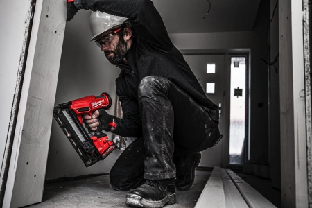 Аккумуляторный гвоздезабиватель(нейлер) с наклонным магазином Milwaukee M18 FN16GA-0 FUEL (Арт. 4933499154)