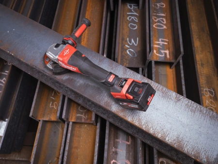 Аккумуляторная углошлифовальная машина (УШМ, Болгарка) Milwaukee M18 FHSAGO125 VXPDB2-802X FUEL ONE-KEY 125мм (Арт. 4933493420)