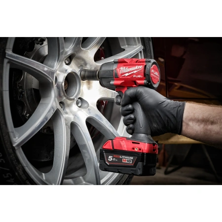 Аккумуляторный среднемоментный ударный гайковерт с фиксацией пином Milwaukee M18 FMTIW2P12-502X FUEL (1/2'')  (Арт. 4933478453)