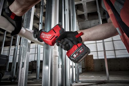 Аккумуляторная компактная сабельная пила Milwaukee M18 FHZ-0 FUEL (Арт. 4933498064)