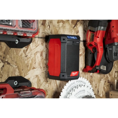 Аккумуляторное радио DAD+/зарядное устройство Milwaukee M12 RCDAB+-0  (Арт. 4933472114)