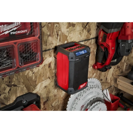 Аккумуляторное радио DAD+/зарядное устройство Milwaukee M12 RCDAB+-0  (Арт. 4933472114)