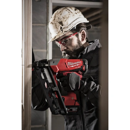 Аккумуляторный гвоздезабиватель(нейлер) с наклонным магазином Milwaukee M18 CN16GA-202X FUEL  (Арт. 4933451570)
