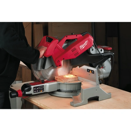 Торцовочная пила Milwaukee MS 304 DB  (Арт. 4933471052)