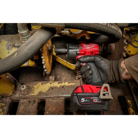 Аккумуляторный среднемоментный ударный гайковерт с фиксацией пином Milwaukee M18 FMTIW2P12-502X FUEL (1/2'')  (Арт. 4933478453)
