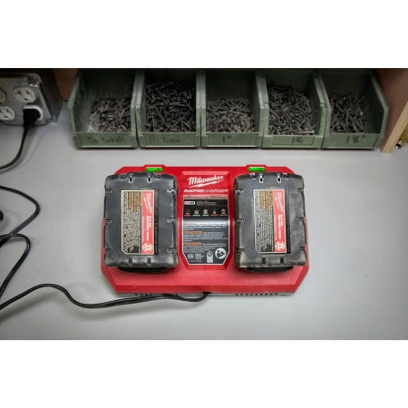 Сверхбыстрое зарядное устройство Milwaukee M18 DFC на 2 порта  (Арт. 4932472073)