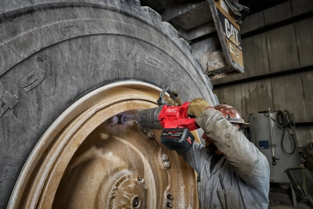 Аккумуляторный высокомоментный ударный гайковёрт с D-образной рукояткой, фрикционным кольцом и удлиненным шпинделем Milwaukee M18 ONEFHIWF1D-121C [FORGE™] FUEL ONE-KEY (1'') (замена для 4933471756) (Арт. 4933499251)