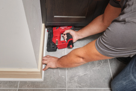Аккумуляторный гвоздезабиватель(нейлер) с прямым магазином Milwaukee M12 FCN18GS-202X FUEL (Арт. 4933493355)