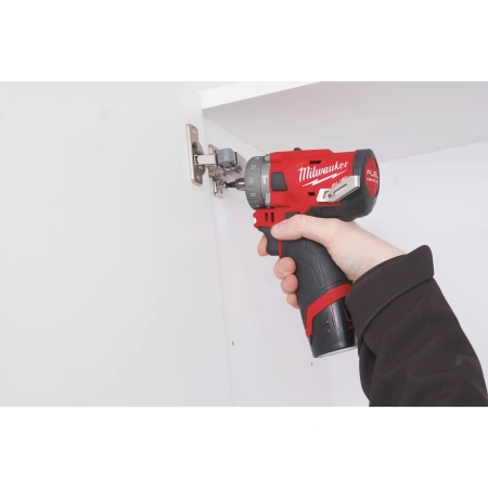 Аккумуляторная ударная дрель-шуруповерт со сменным патроном Milwaukee M12 FPDX-202X FUEL  (Арт. 4933464136)